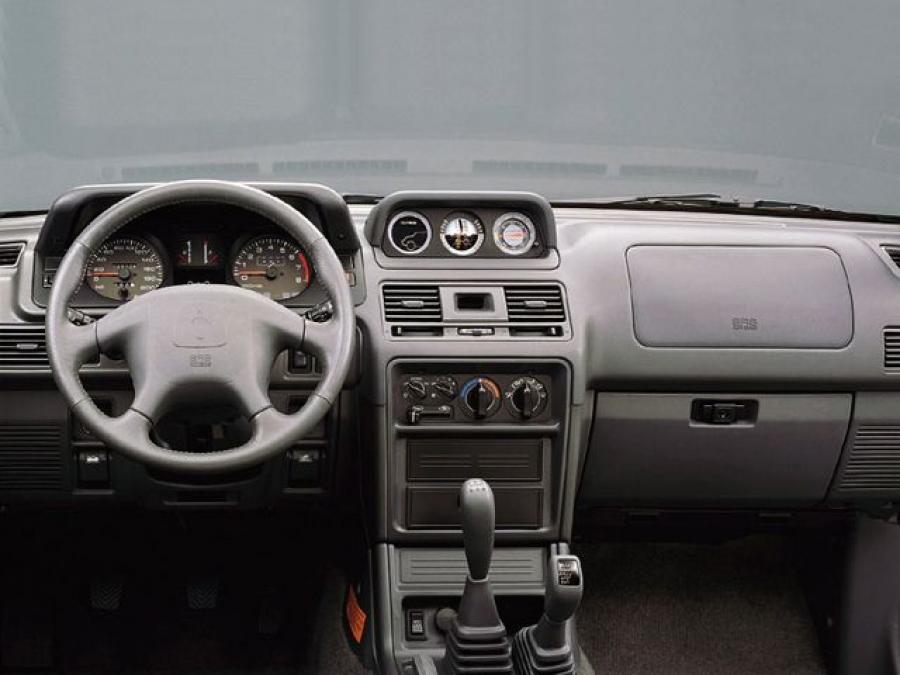  Mitsubishi Pajero Metal Top II 1997 года  (фото 2 из 3)